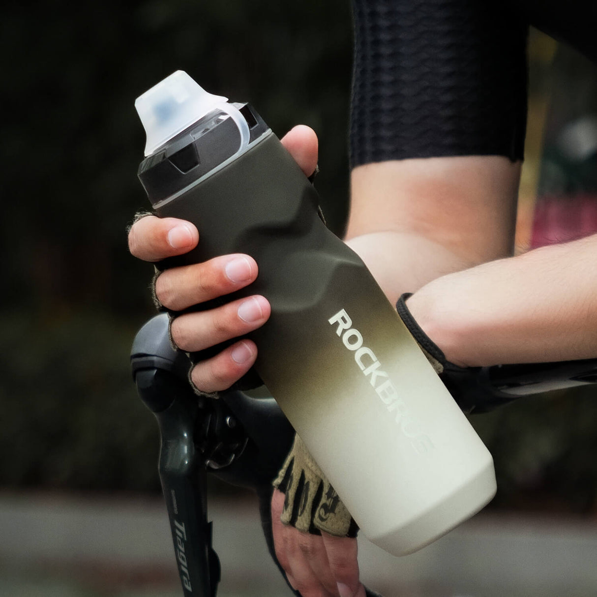 ROCKBROS Fahrradflasche mit auslaufsicherem Pull-Top-Verschluss 600/750ml