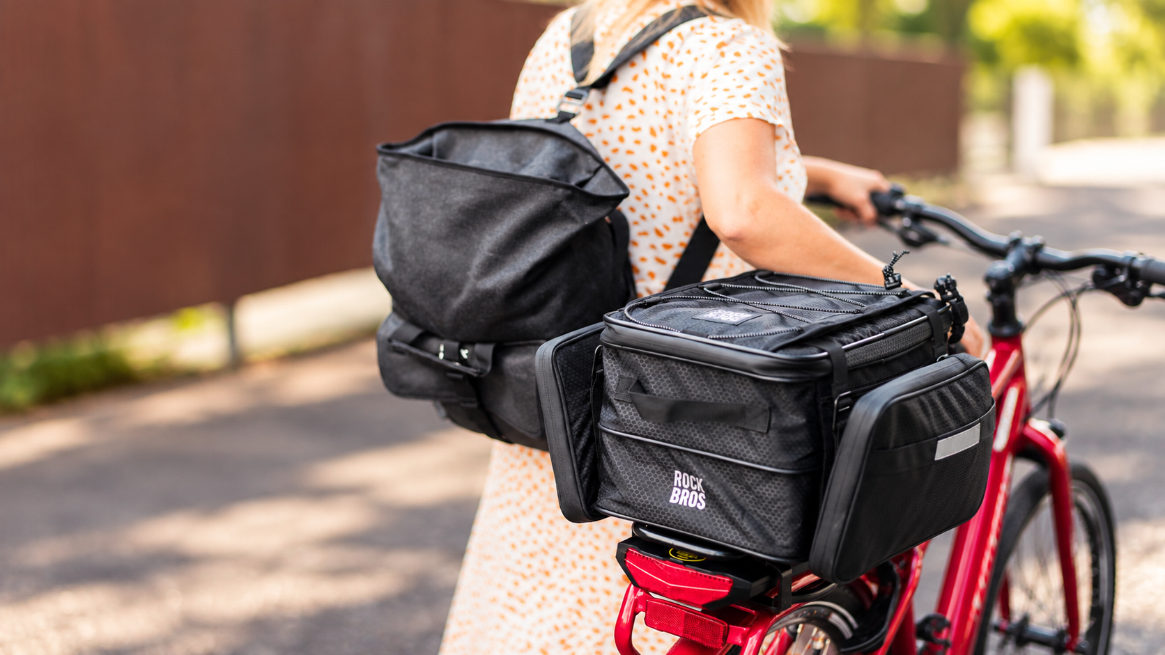 Wasserdichte Fahrradtasche für den Arbeitsweg im Herbst