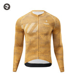 Gelbes Radtrikot mit Markenlogo auf weißem Hintergrund